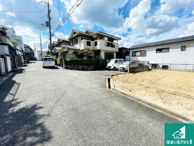 枚方市藤阪元町　第1期　新築一戸建ての前面道路含む現地写真|周辺は落ち着いた街並みの住宅地！子育てがしやすい住環境です！まだ未完成ですが、現地でしかわからない事もございます。是非一度ご覧ください。