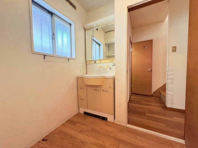 神戸市垂水区神和台1丁目戸建の洗面所