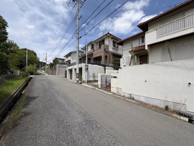 神戸市垂水区神和台1丁目戸建の前面道路含む現地写真