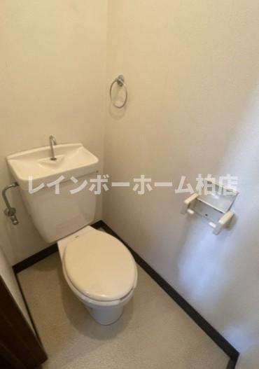 仲介手数料50％半額キャンペーン物件のトイレ|ゆったりとした空間のトイレです