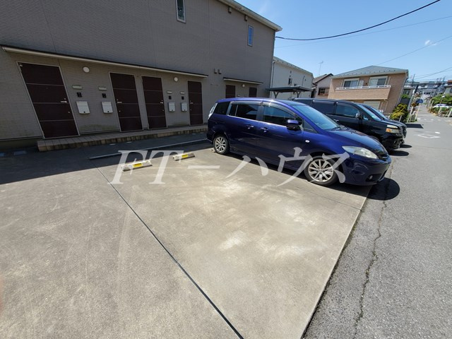フェリース津田沼の駐車場