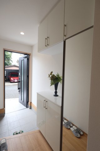 《仲介手数料無料》練馬区西大泉５丁目27-15新築一戸建てハートフルタウンの玄関