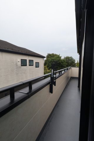 《仲介手数料無料》練馬区西大泉５丁目27-15新築一戸建てハートフルタウンのバルコニー