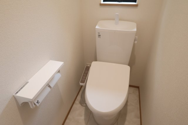 《仲介手数料無料》練馬区西大泉５丁目27-15新築一戸建てハートフルタウンのトイレ|2階