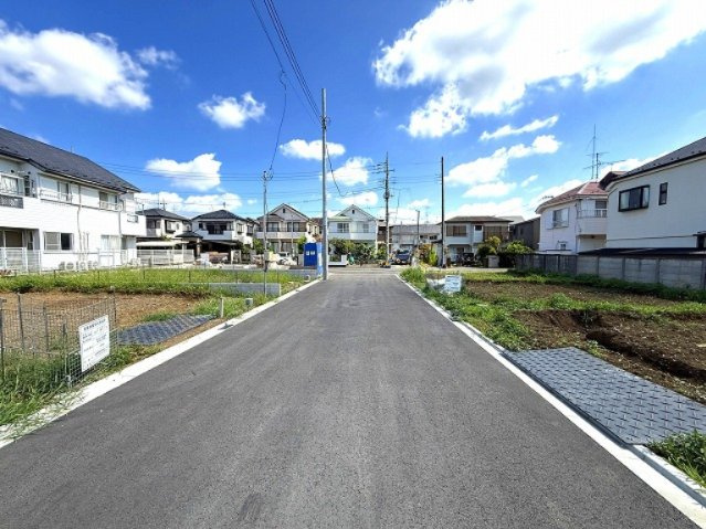 【前面道路含む現地写真】 | 【仲介手数料２１０万円～２４０万円が無料！】■価格６，４９０万円～７，３９０万円■４ＬＤＫ | 諸費用２１０万～２４０万円ＯＦＦ決算キャンペーン！
家計応援サービスの限界に挑戦中！
■８棟が販売中
■４ＬＤＫ
■６，４９０万円～７，３９０万円
■住宅性能評価６項目で最高評価
■ＺＥＨ水準