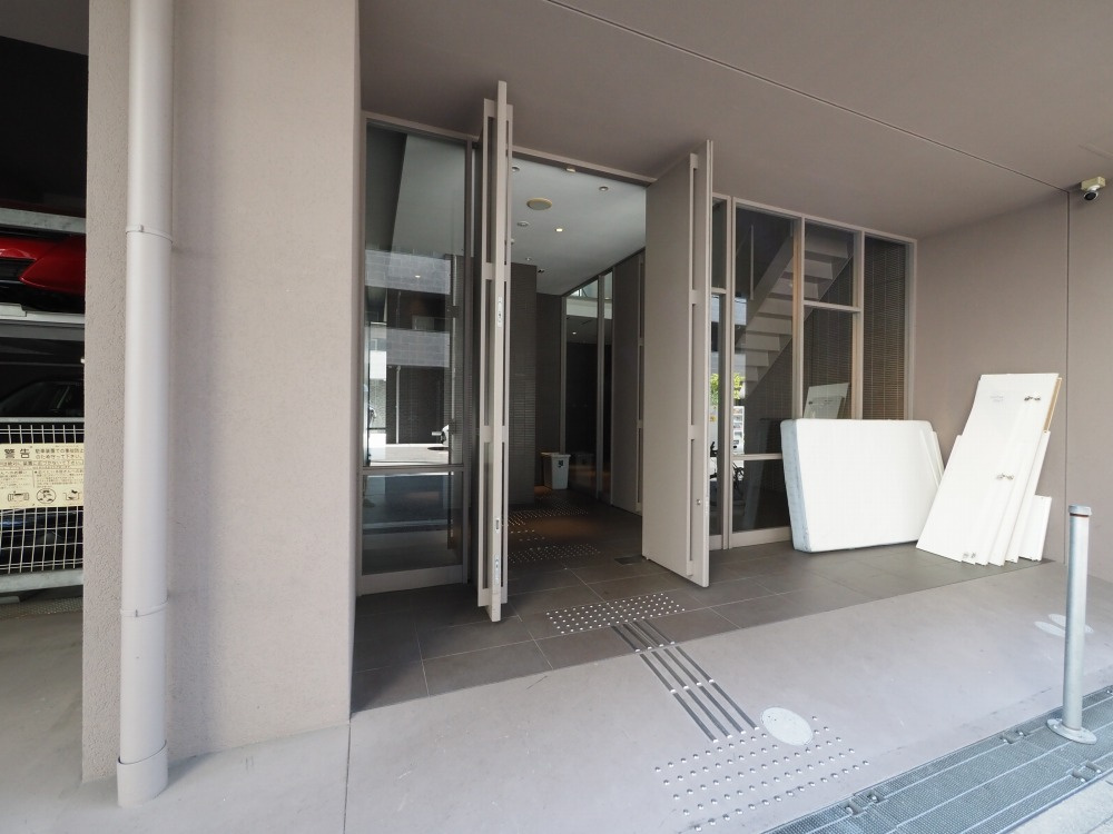 大阪市浪速区幸町２丁目の賃貸マンションのエントランス