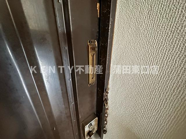 【玄関】 | ベルサイユ池上 | 収納もある玄関です