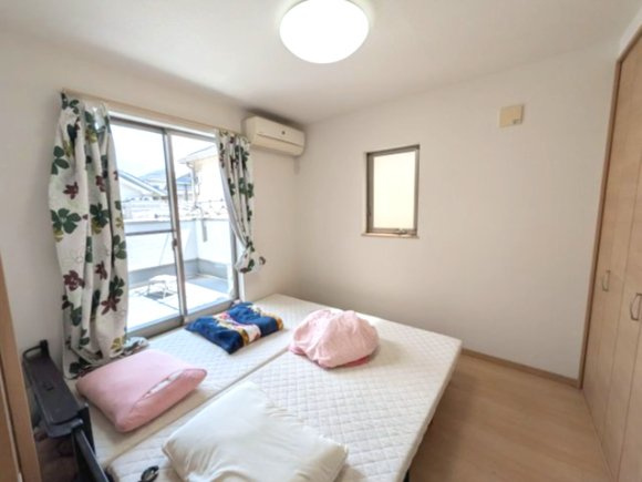 池田下町（太陽光パネル3年前・外壁カバー工法昨年）の洋室|スタンダードな洋室です