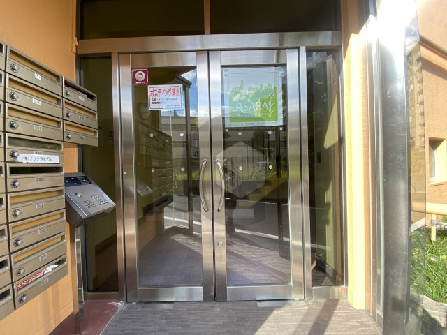 アーク八戸ノ里のエントランス