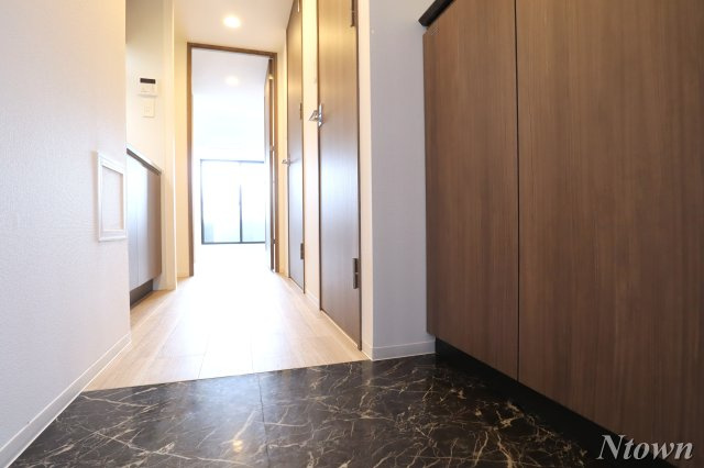 【玄関】 | S-RESIDENCE鶴舞駅前 | ゆったりとした玄関です