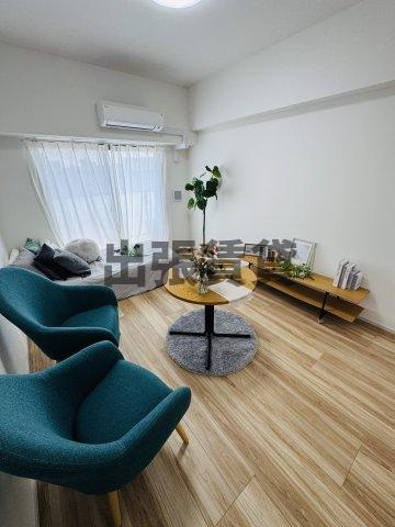 仲介手数料0円！	S-RESIDENCE堀田駅前futurの居間・リビング