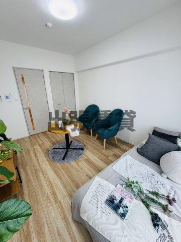 仲介手数料0円！	S-RESIDENCE堀田駅前futurの居間・リビング