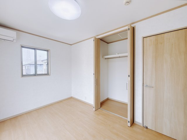 【中古戸建】行田市大字持田の洋室|■洋室｜2階各居室には収納をご用意しています♪常にお部屋を綺麗に保てます！小さなお子様も自然とお片付けができるようになるのでうれしいですよね！