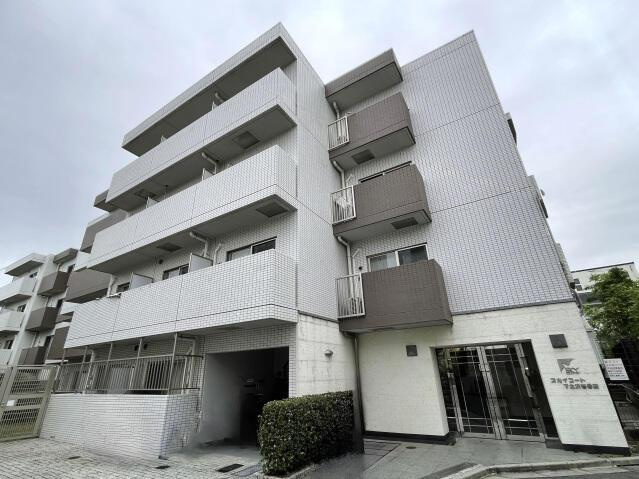 スカイコート下北沢壱番館の外観|外はこのようになっています
