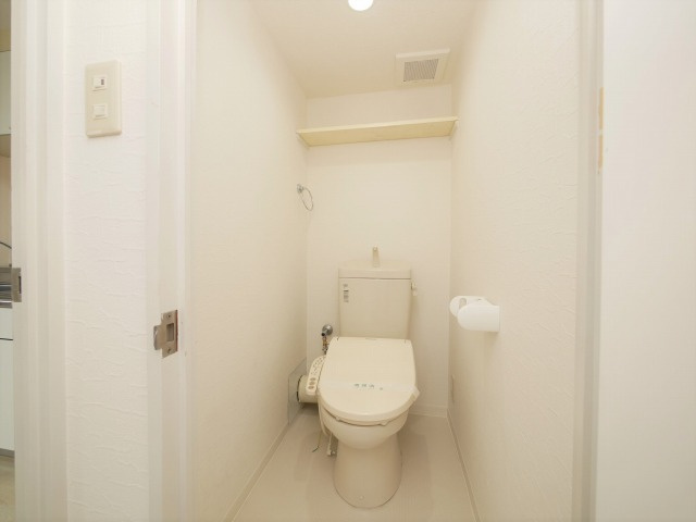 大阪市浪速区難波中３丁目の賃貸マンションのトイレ