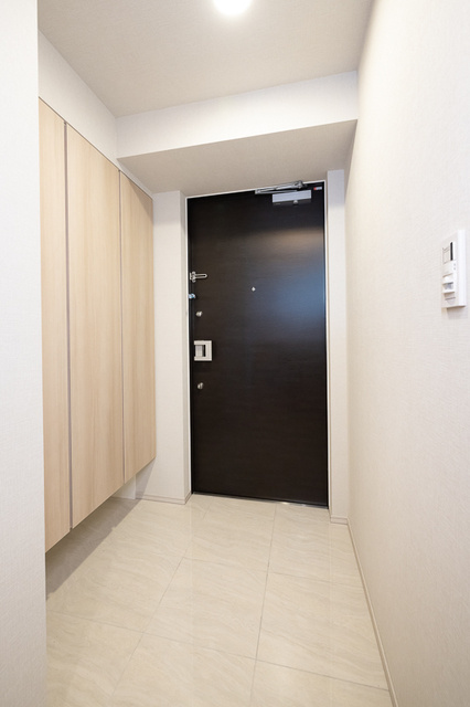 スカイグランデ津田沼の玄関|※写真は同タイプ住戸です。