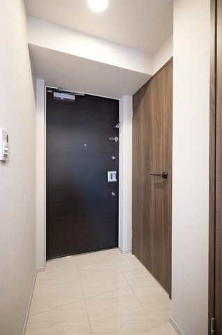 スカイグランデ津田沼の玄関|※写真は同タイプ住戸です。