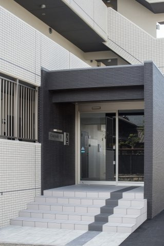 クレリア南一番のエントランス