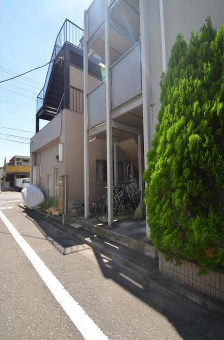 フォレストメゾン駒込のエントランス