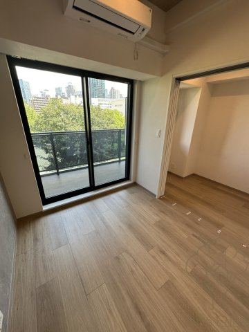 SHARIO GARDEN新梅田の居間・リビング