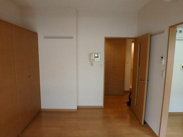 世田谷区太子堂１丁目の賃貸マンションの内装|明るい色調の室内です