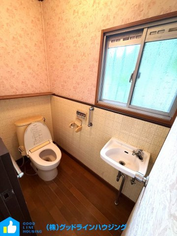 野村町戸建のトイレ|手洗い付き