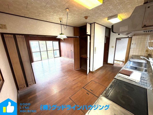 野村町戸建のダイニング|ダイニングからリビング
