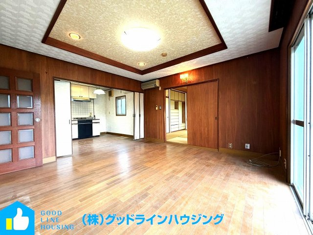 野村町戸建の展望|リビングからお庭を望む