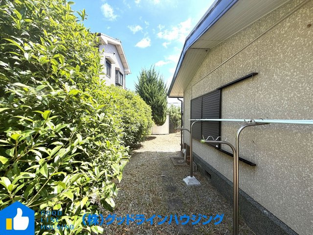 野村町戸建の庭|裏側の洗濯物干し