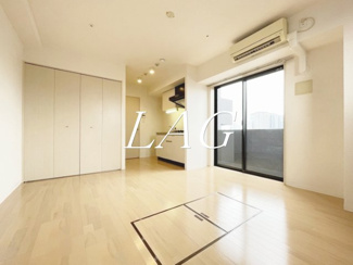 【居間・リビング】 | ルネスアヴニール | 洋室のお部屋です。