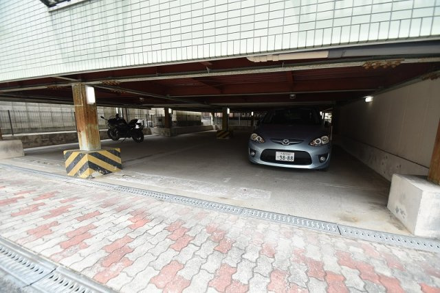 エクセレント小若江の駐車場