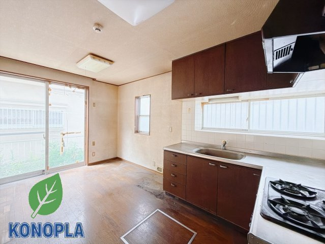 【中古戸建】邑楽郡大泉町大字古海の間取り|■キッチン｜お料理時の油の臭いや煙などが隣接するお部屋に充満しにくい造りとなっており、急な来客時にも生活感を見せずに過ごせます♪