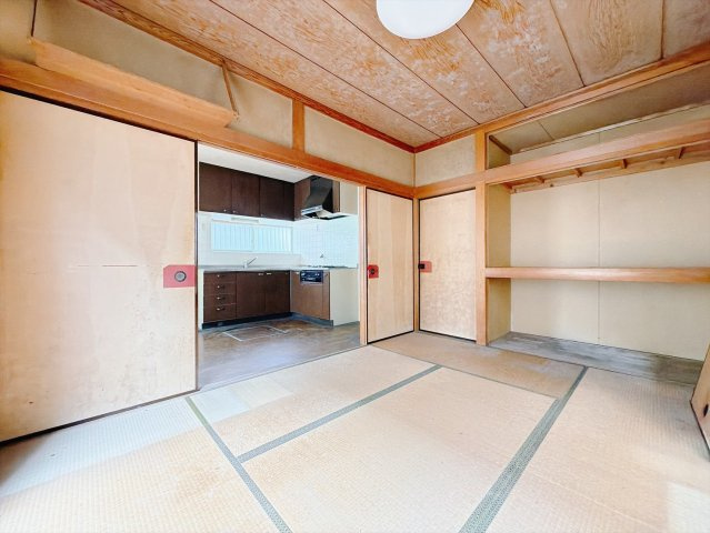 【中古戸建】邑楽郡大泉町大字古海の和室|■和室｜畳にはリラックス効果があるといわれています。フローリングでは感じることのできない圧倒的な寛ぎやすさを実感してください♪