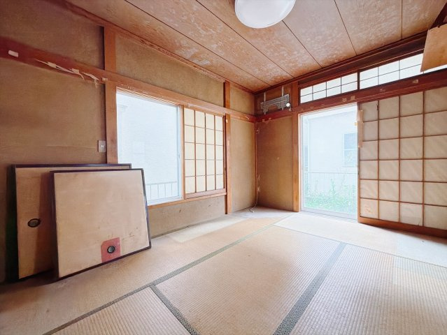【中古戸建】邑楽郡大泉町大字古海の和室|■和室｜フローリングでは感じることのできない圧倒的な寛ぎやすさを実感してください。周りを気にせず寝そべれば心地の良い時間を過ごせます♪