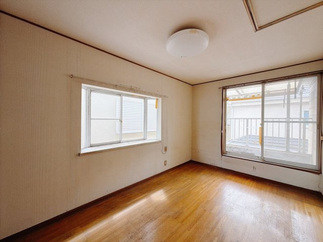 【中古戸建】邑楽郡大泉町大字古海の洋室|■洋室｜シンプルで使い勝手が良く、長く快適にお使いいただける空間です♪家具の配置がしやすく、お好みのレイアウトをお楽しみいただけます♪