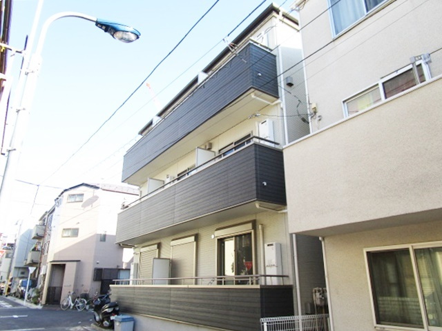 フォレストメゾン駒込の外観|閑静な住宅街にあるマンションです。