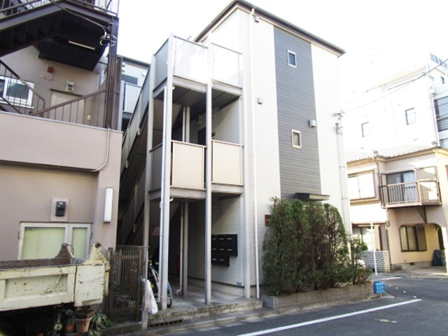フォレストメゾン駒込の外観|閑静な住宅街にあるマンションです。