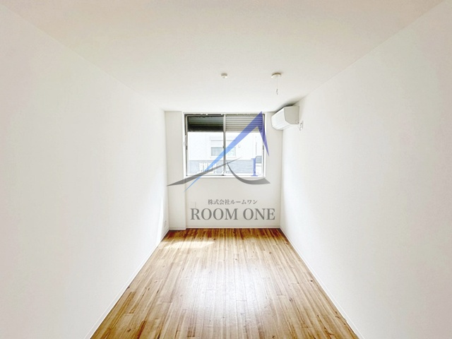オータムバレー江北 の居間・リビング|洋室のお部屋です。