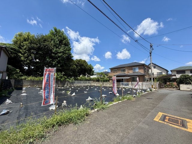 府中市西原町2丁目　土地30坪×整形地　建築条件なし　全3区画の前面道路含む現地写真