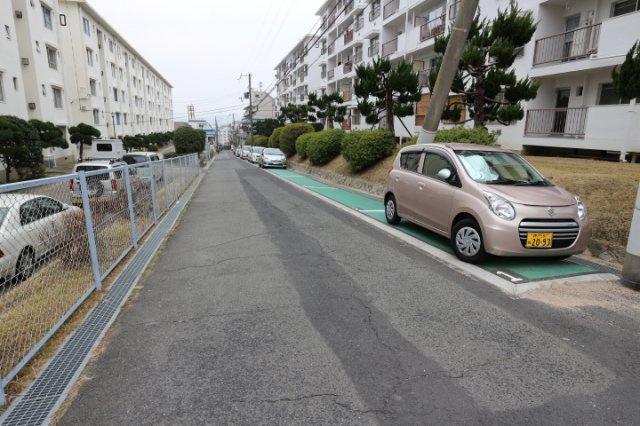 垂水上高丸住宅Ｂ棟の駐車場
