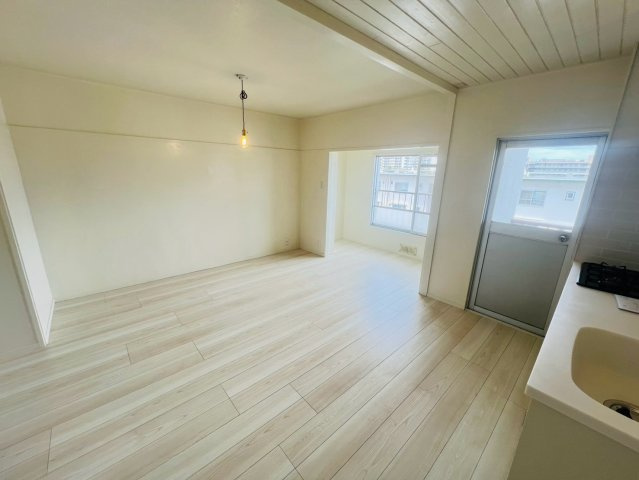 垂水上高丸住宅Ｂ棟の居間・リビング