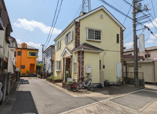 川口市道合戸建ての前面道路含む現地写真