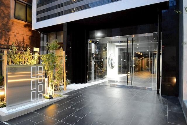 ステージグランデ台東根岸アジールコートのエントランス