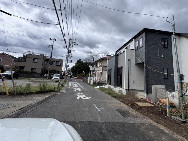 松戸市平賀新築戸建【殿平賀小学校：4分】の前面道路含む現地写真|前面道路