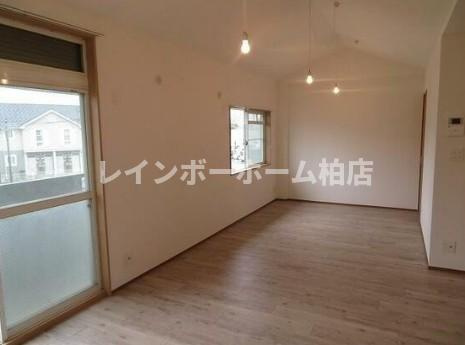 特典：仲介手数料が50％OFFです‼の居間・リビング|ゆったり過ごせる居間です