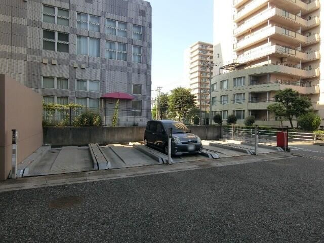 ラフィーネ八千代の駐車場