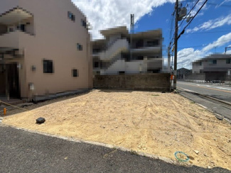【前面道路含む現地写真】 | 南海高野線「初芝」駅まで徒歩１０分！毎日の通勤・通学に便利ですね♪