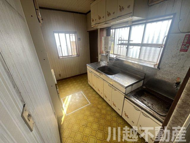 【川越かし野台】和の佇まいの５DKのキッチン|独立したキッチンの為、においも気にせず調理に専念できます
