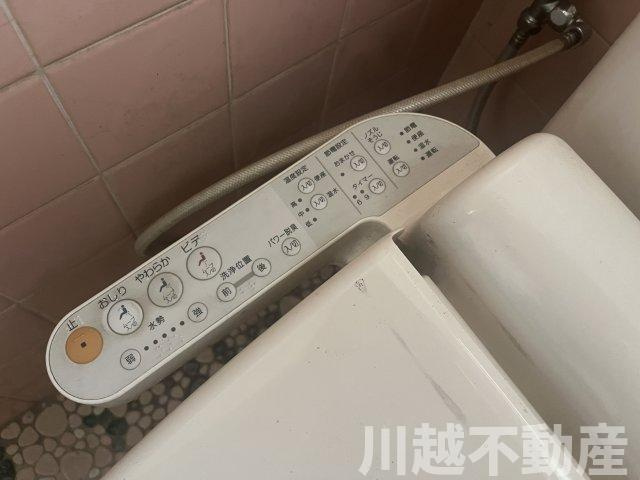 【川越かし野台】和の佇まいの５DKのトイレ|1階トイレは温水洗浄便座付き