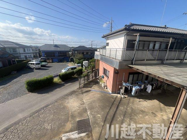 【川越かし野台】和の佇まいの５DKの展望|和室３の北側の窓から見下ろした眺望